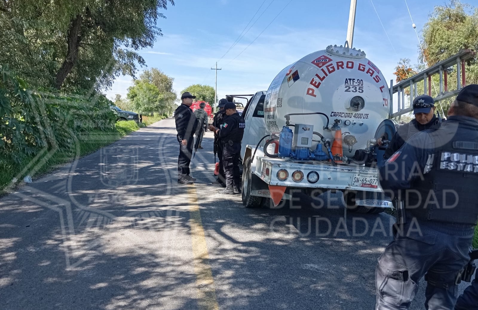 Policía Estatal y Marina aseguran en Zacatelco a un hombre por posesión ilegal de hidrocarburo
